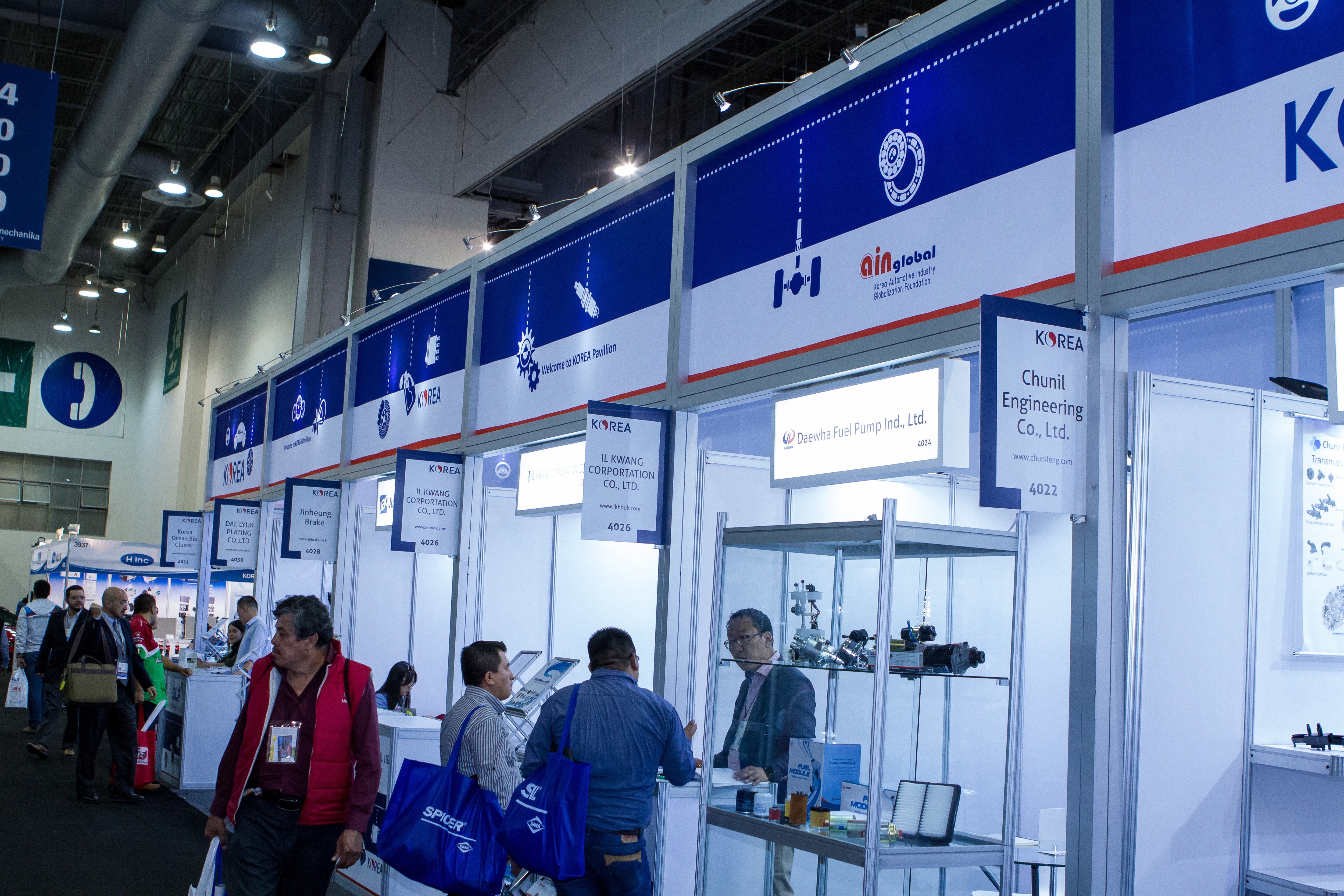 Actividades del tercer día de INA PAACE Automechanika en el Centro Banamex en Ciudad de México, CDMX, México. 20170616 
Foto: Enrique Gijón